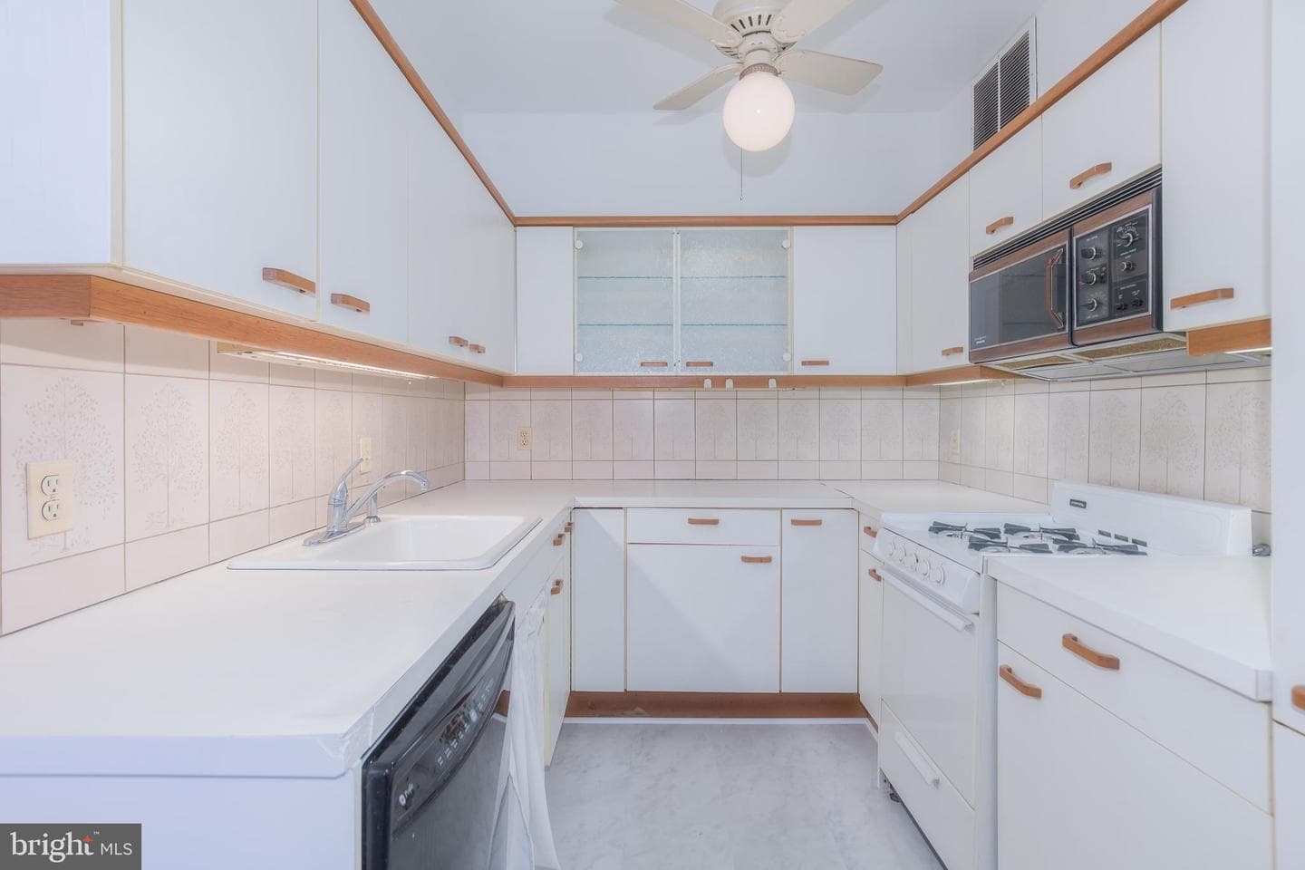 4000 Cathedral Avenue NW #203b photo 7