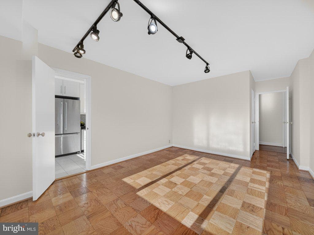 4201 Cathedral Avenue NW #905w photo 31