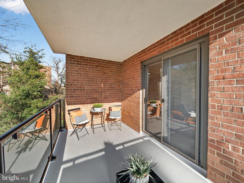 4201 Cathedral Avenue NW #905w photo 33