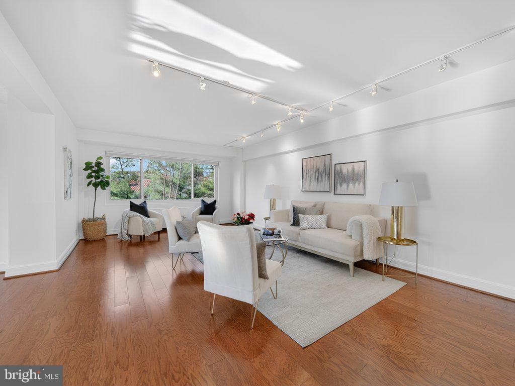 4201 Cathedral Avenue NW #905w photo 9