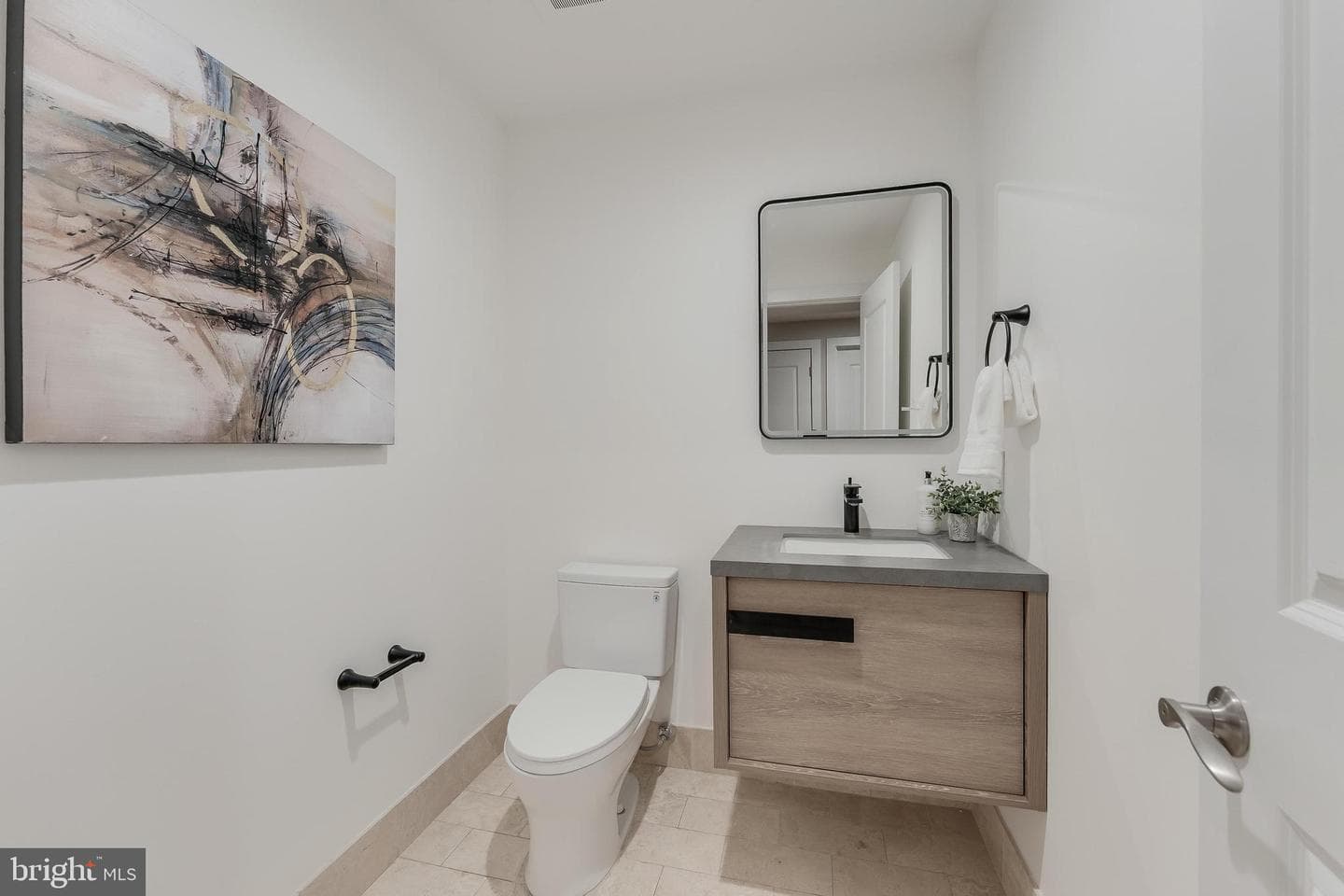 215 I Street NE #401 photo 32