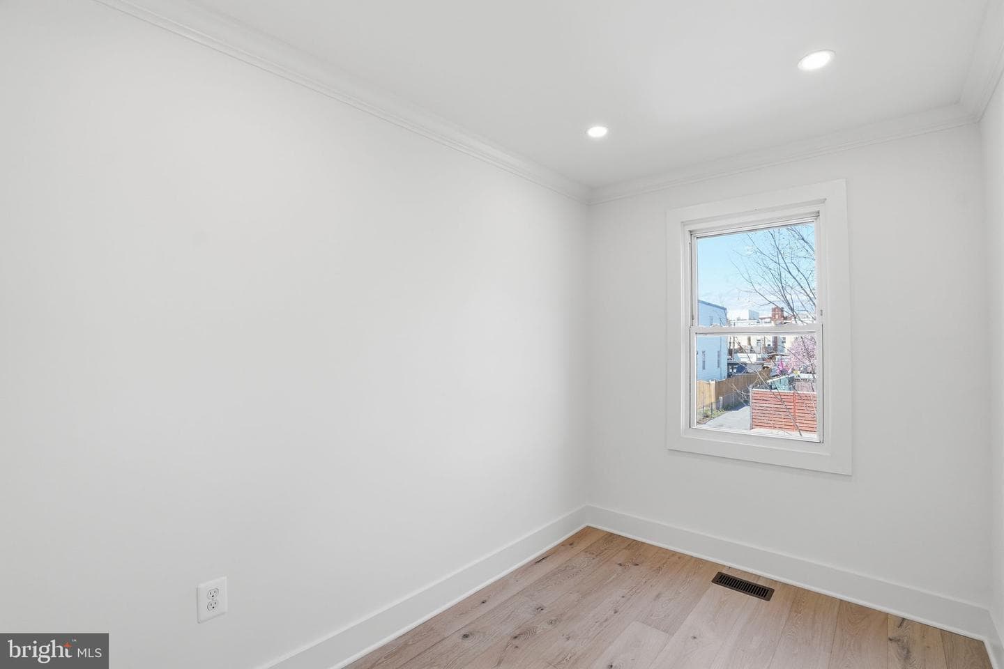 1739 Independence Avenue SE photo 28