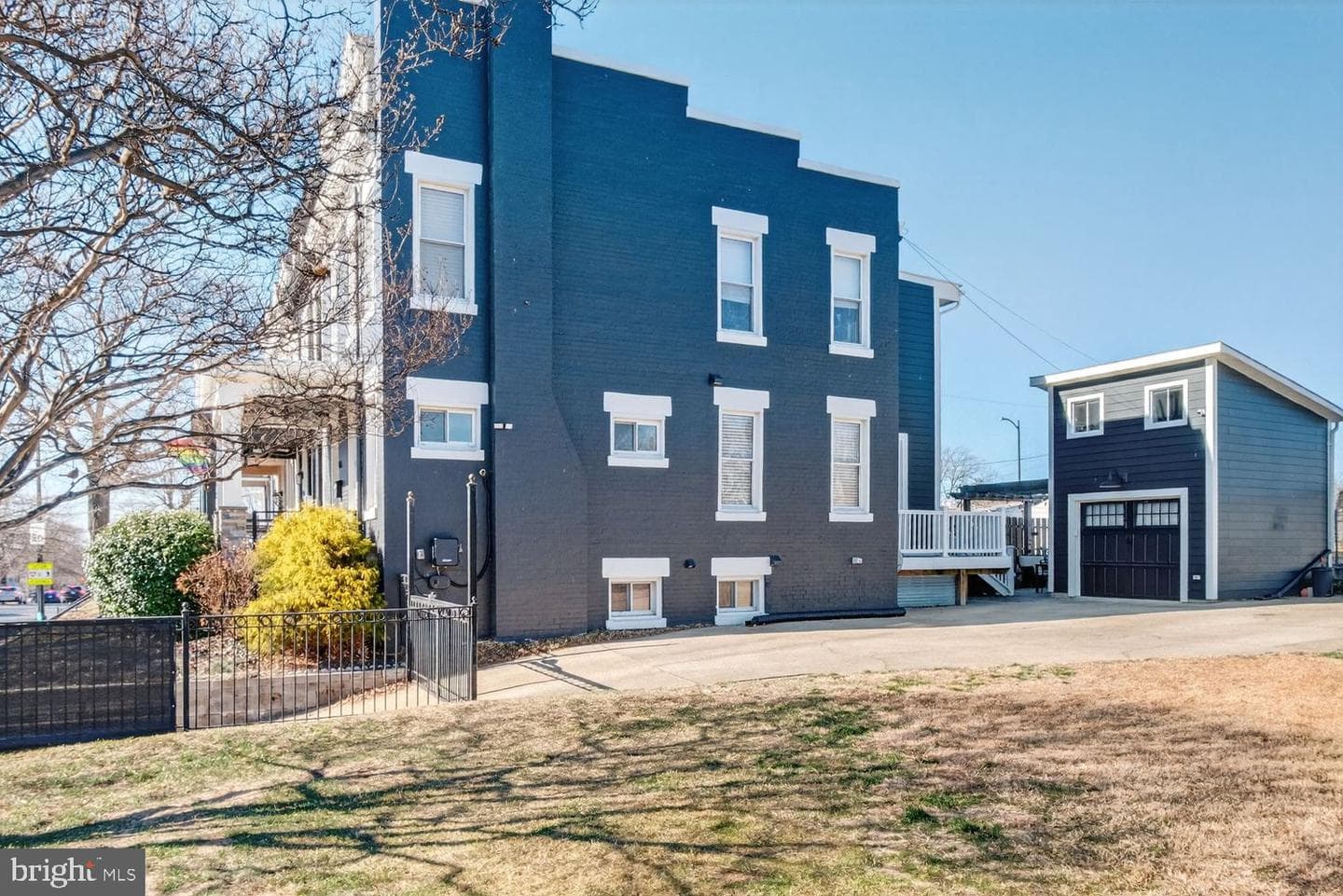 136 Rhode Island Avenue NE photo 3