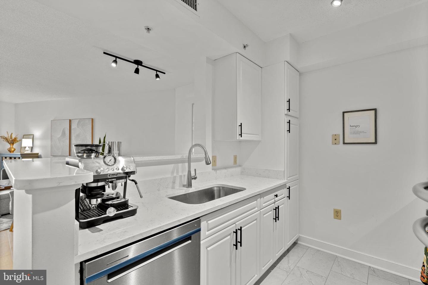 555 Massachusetts Avenue NW #616 photo 14