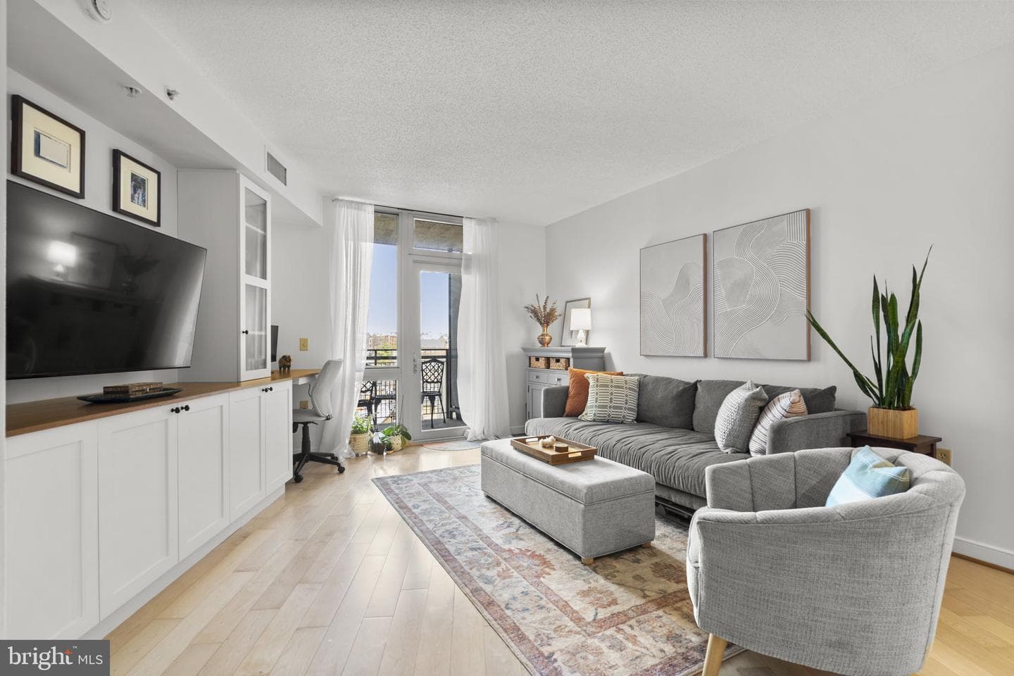 555 Massachusetts Avenue NW #616 photo 2