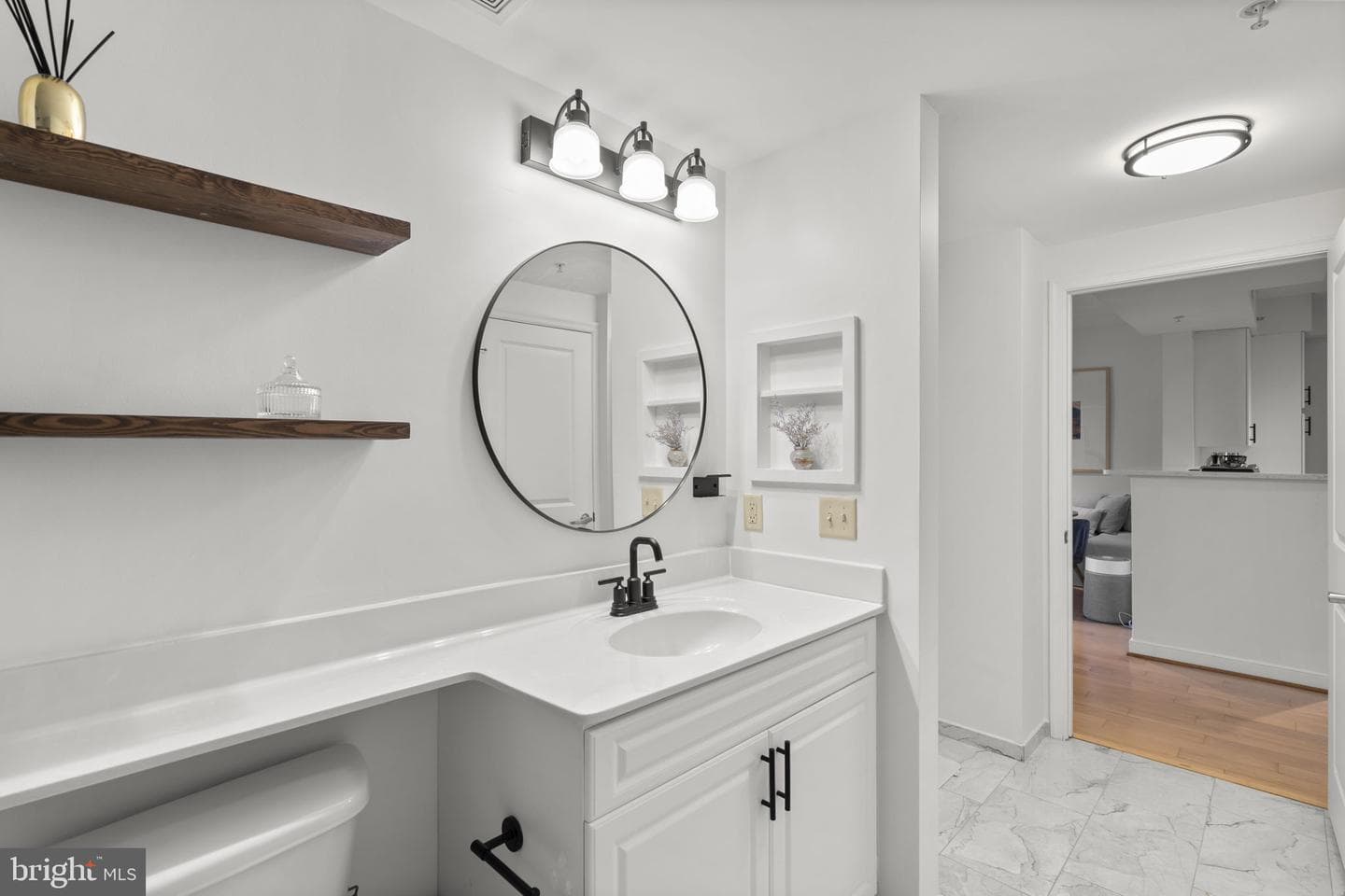 555 Massachusetts Avenue NW #616 photo 27