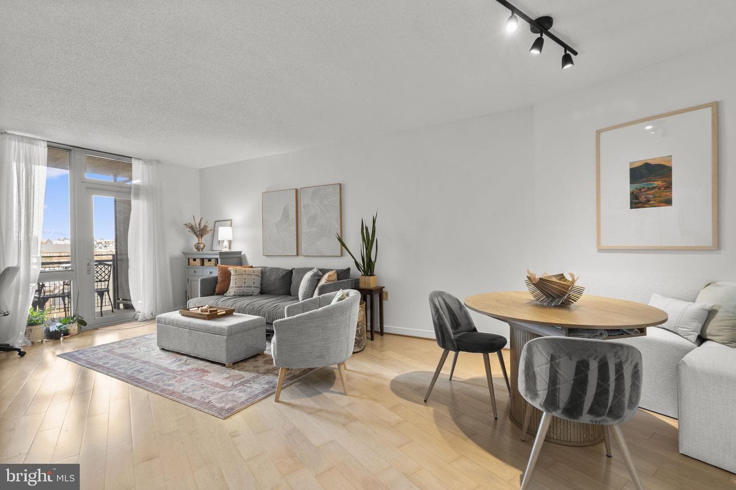 555 Massachusetts Avenue NW #616 photo 3