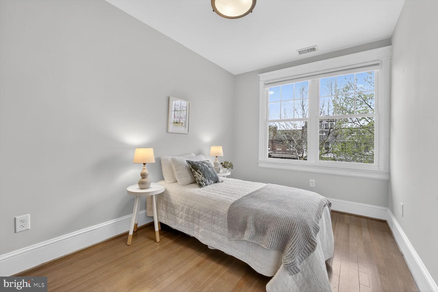1242 Oates Street NE photo 6