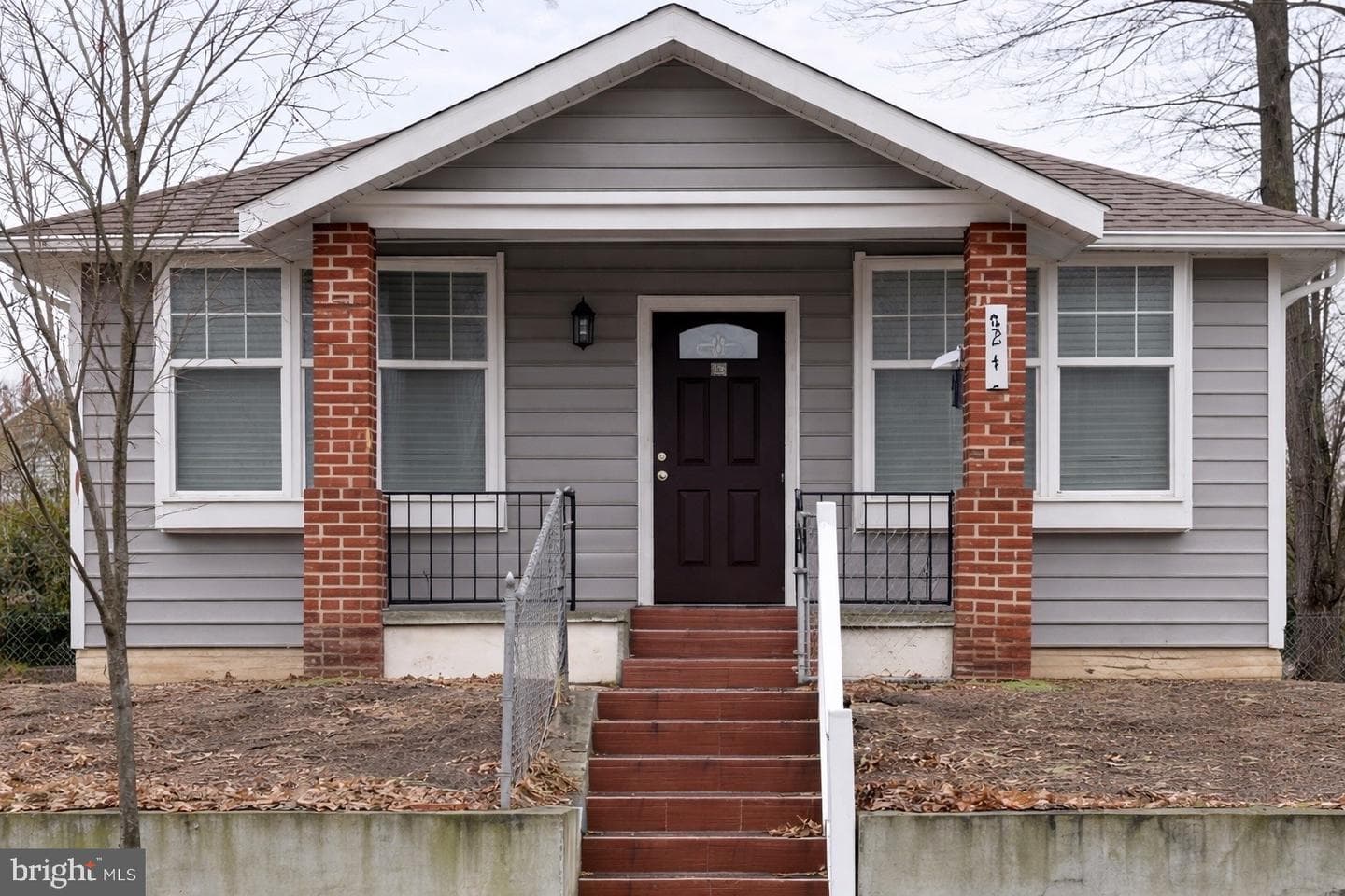 4243 Dix Street NE photo 1
