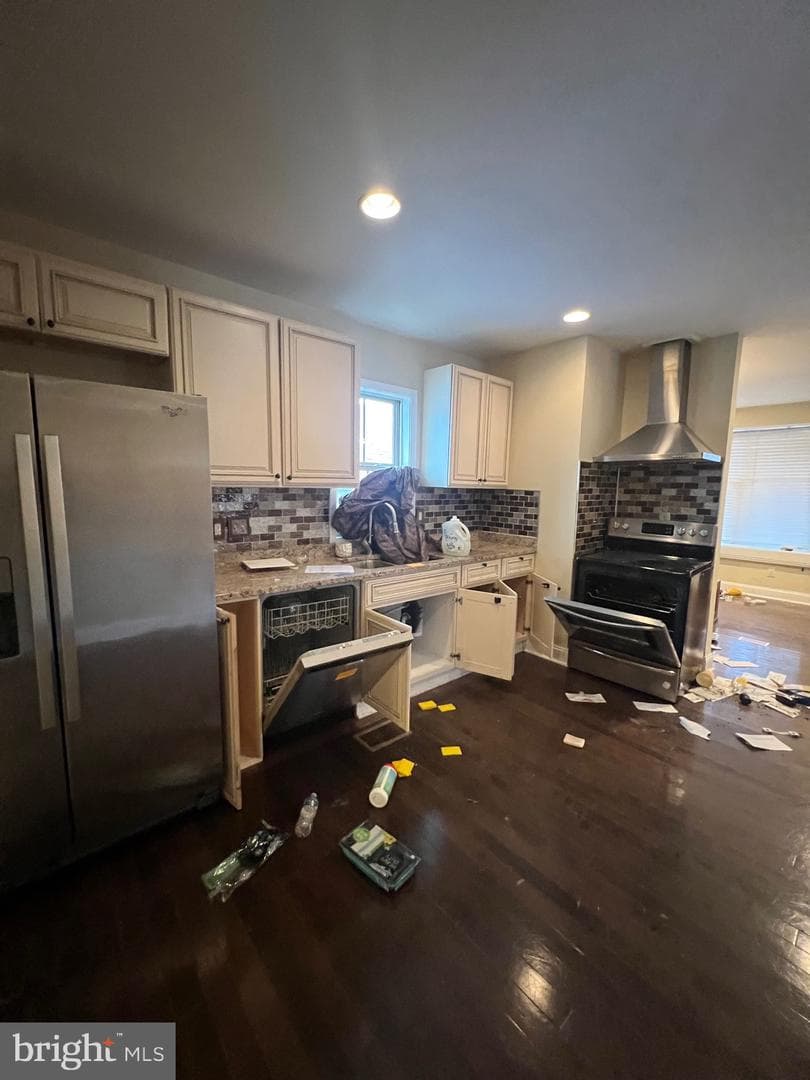 4243 Dix Street NE photo 12