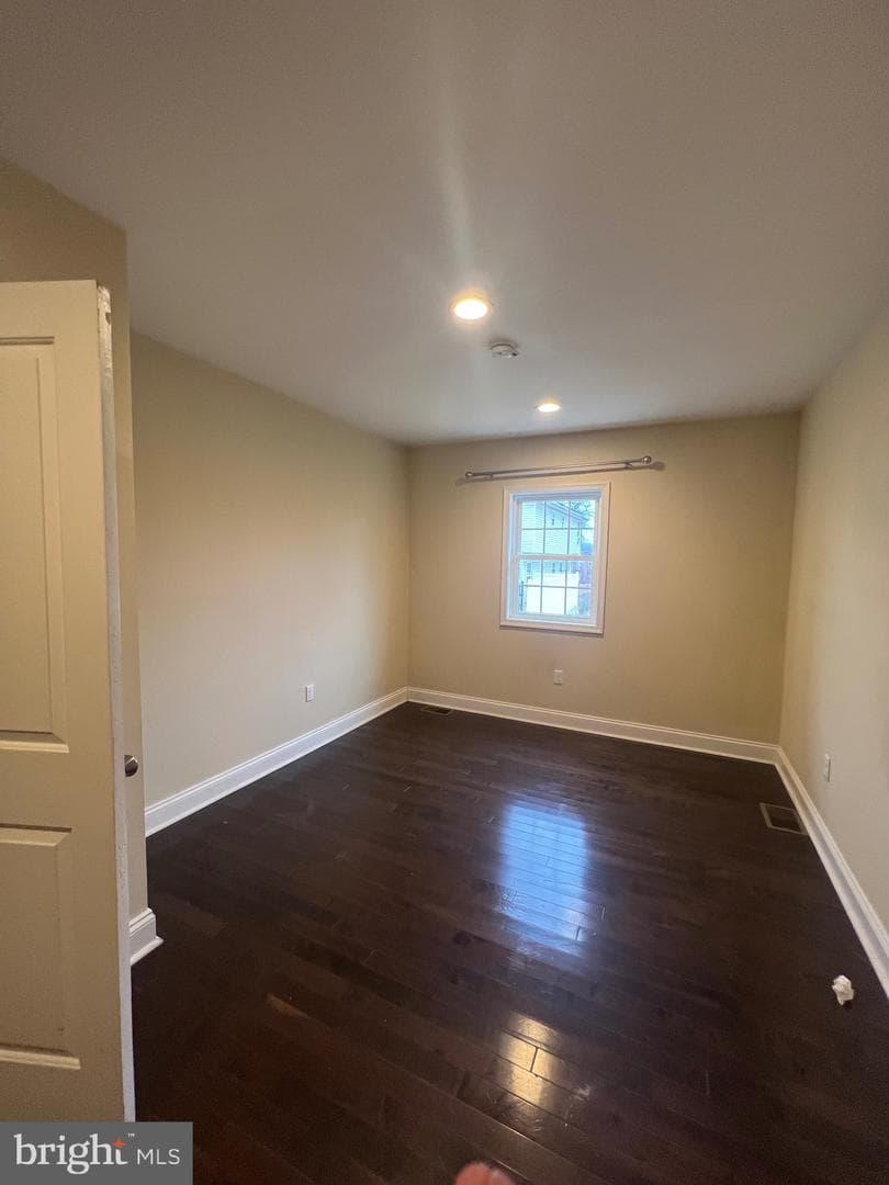 4243 Dix Street NE photo 14