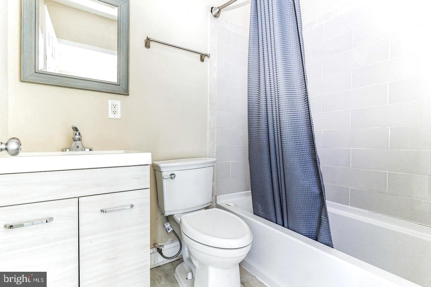 4243 Dix Street NE photo 22