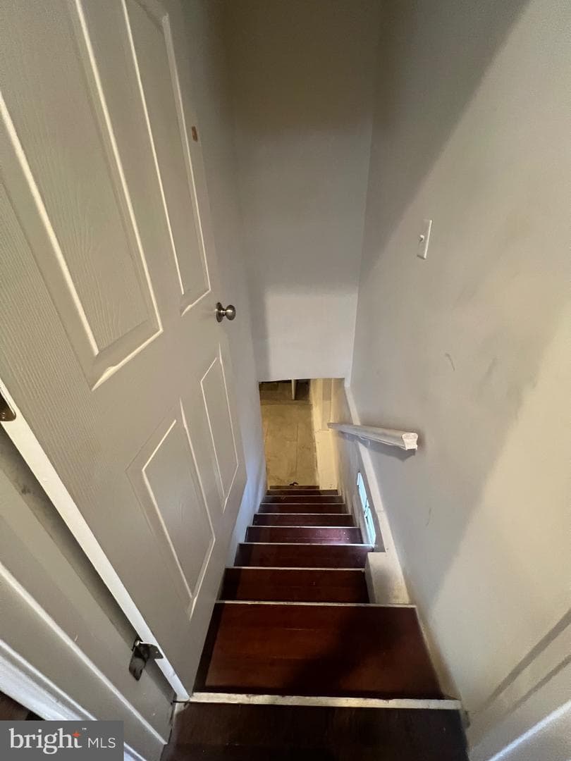 4243 Dix Street NE photo 25