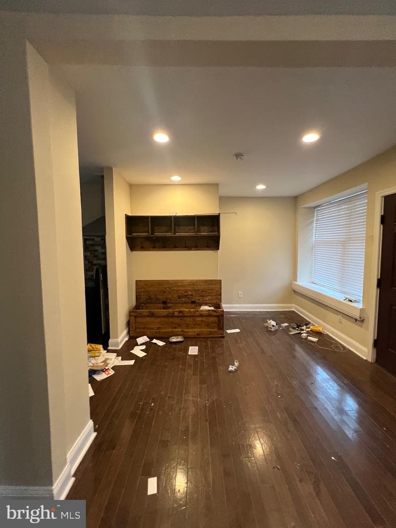 4243 Dix Street NE photo 3