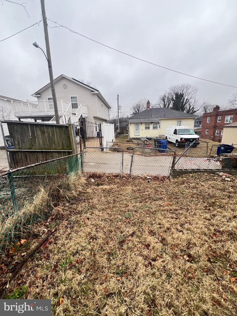 4243 Dix Street NE photo 33