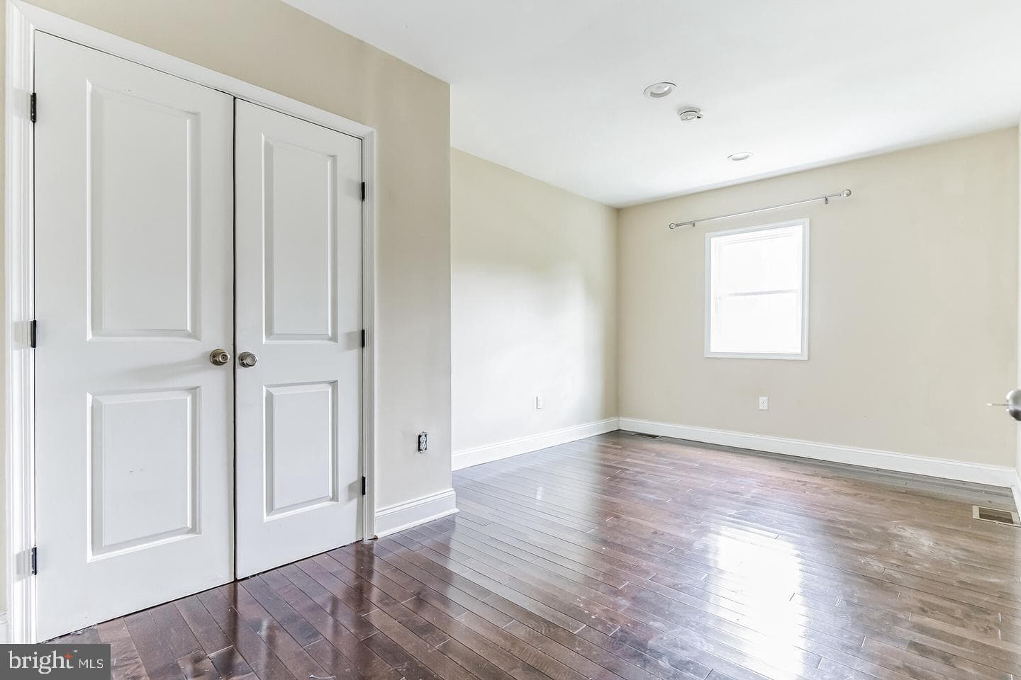 4243 Dix Street NE photo 35