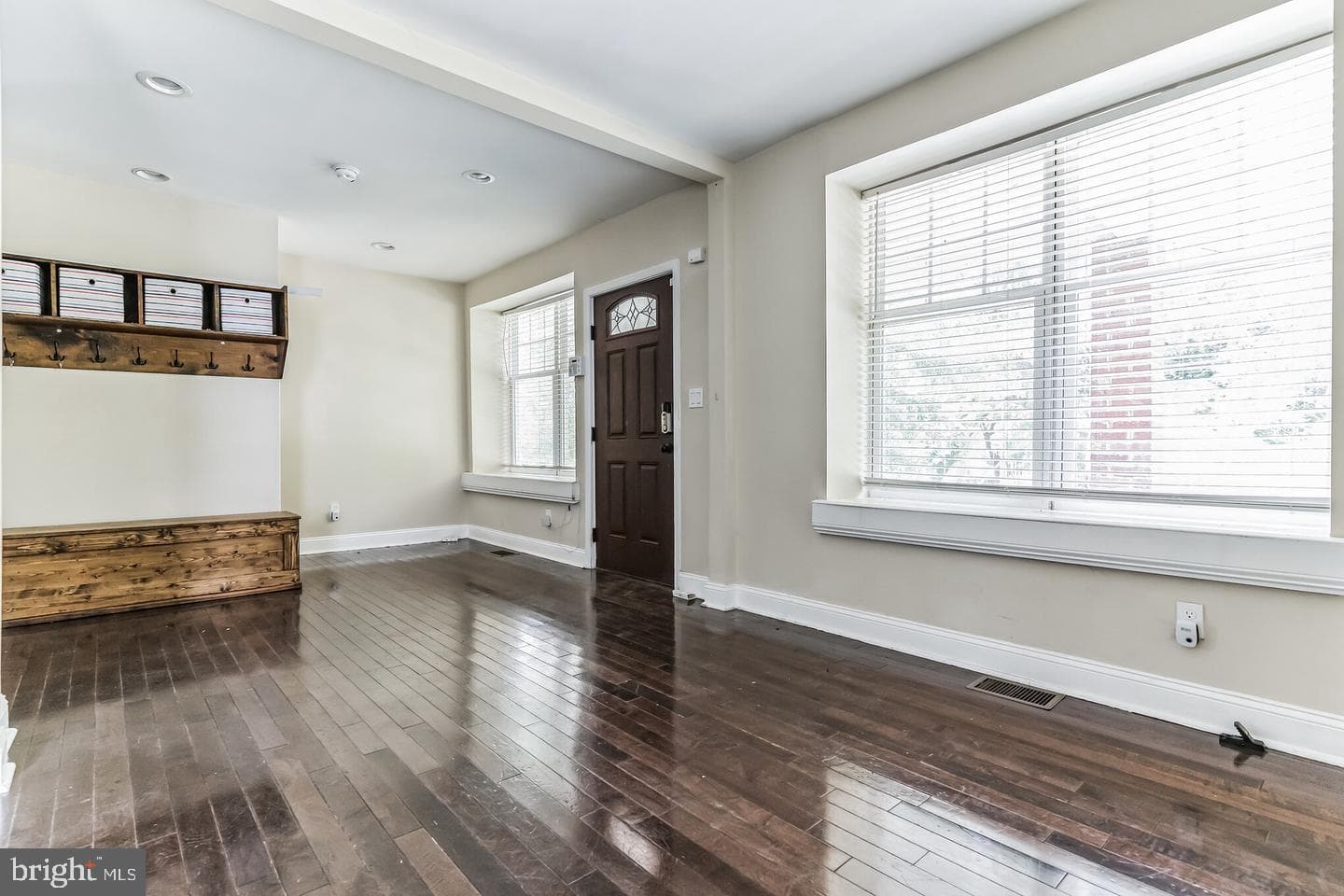 4243 Dix Street NE photo 40
