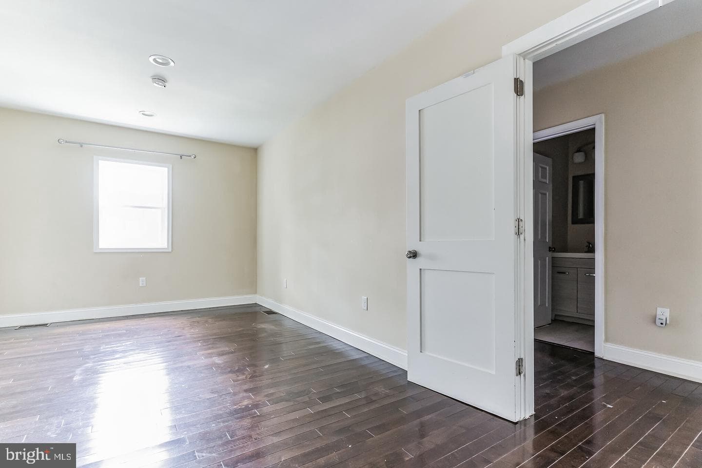 4243 Dix Street NE photo 43