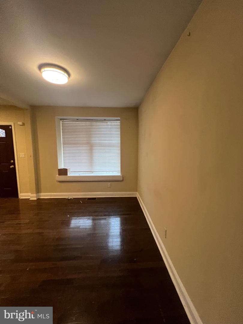 4243 Dix Street NE photo 7
