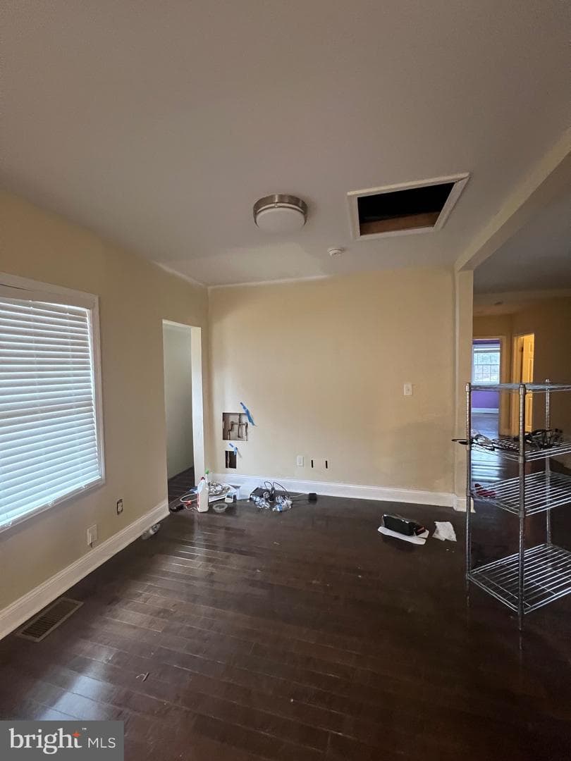 4243 Dix Street NE photo 8