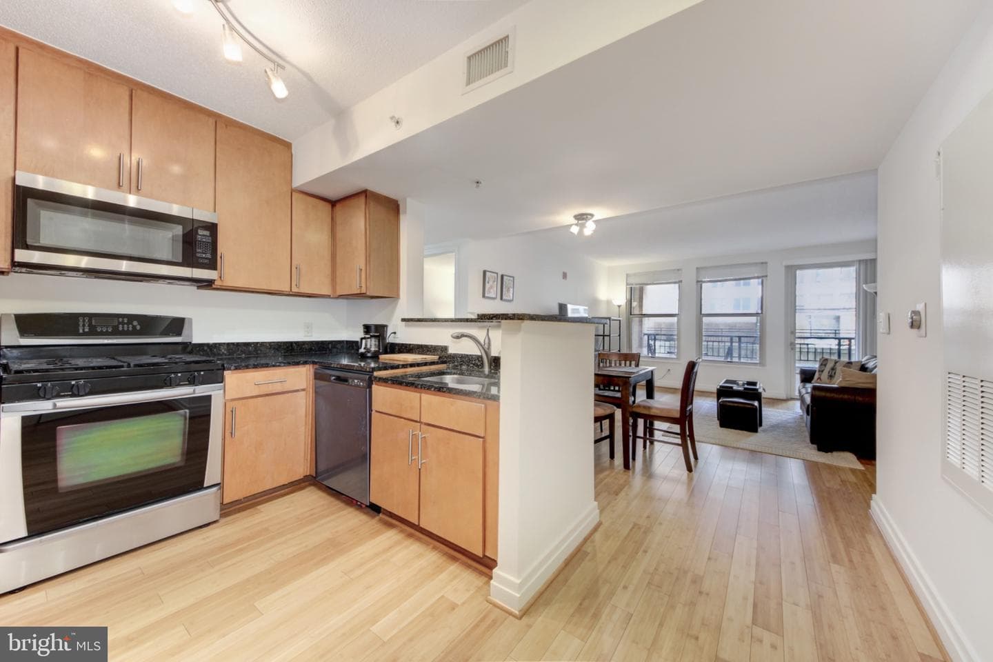 915 E Street NW #505 photo 3