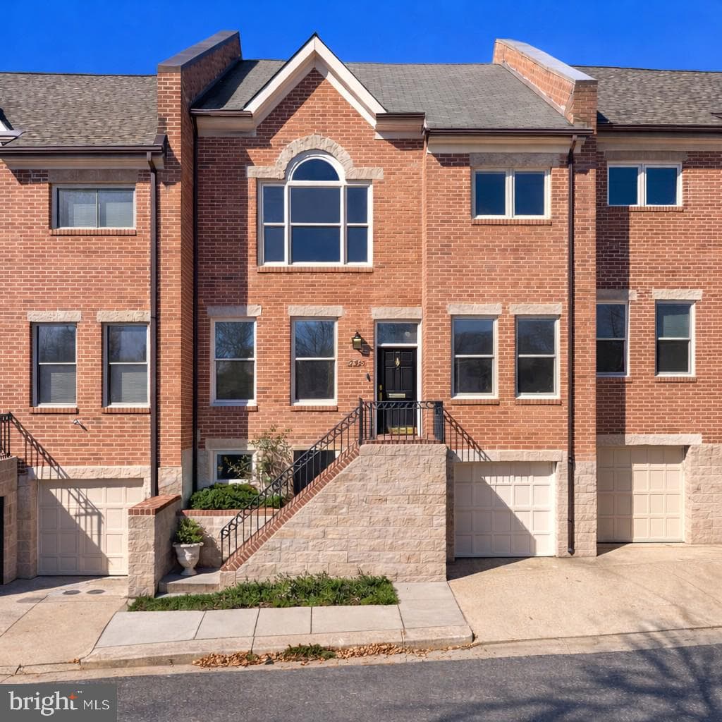 2122 Observatory Place NW photo 2
