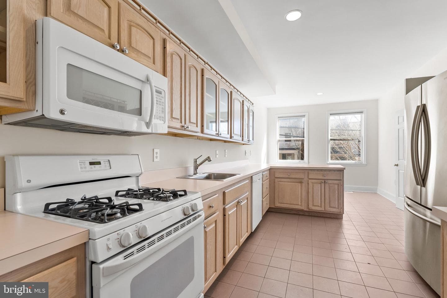 2122 Observatory Place NW photo 5
