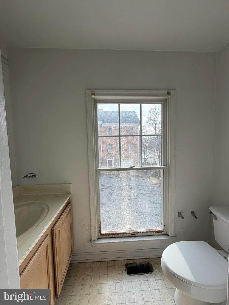 883 Barnaby Street SE photo 14