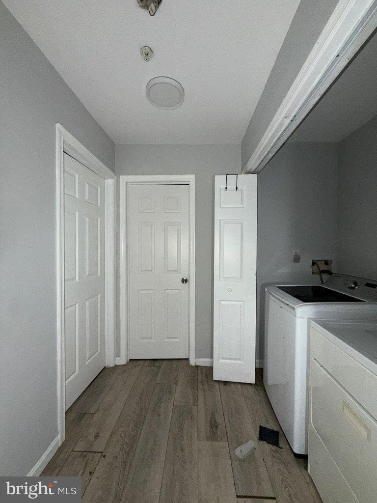 883 Barnaby Street SE photo 37