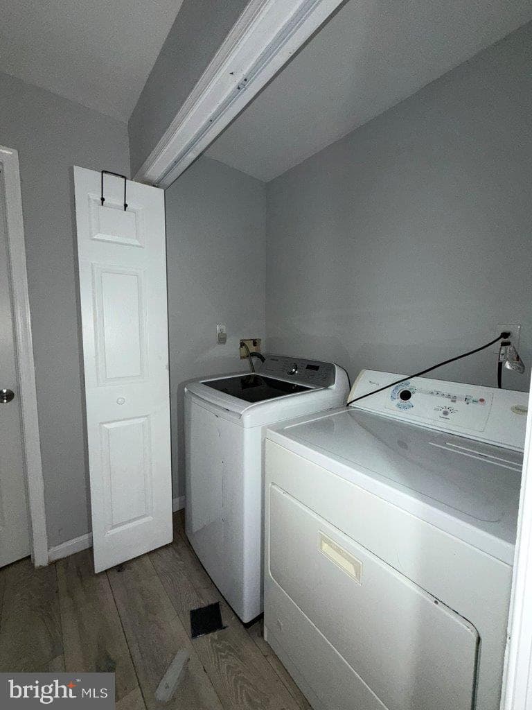 883 Barnaby Street SE photo 38