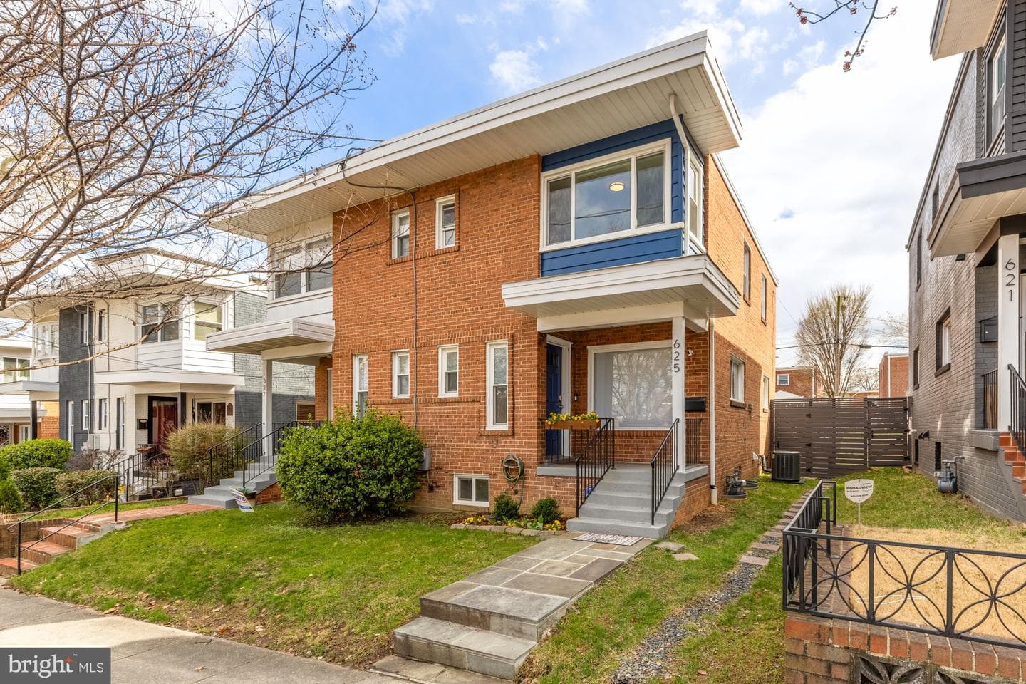 625 Kensington Place NE photo 2