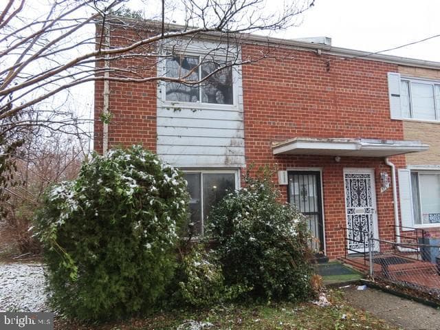 5733 2nd Street NE photo 2