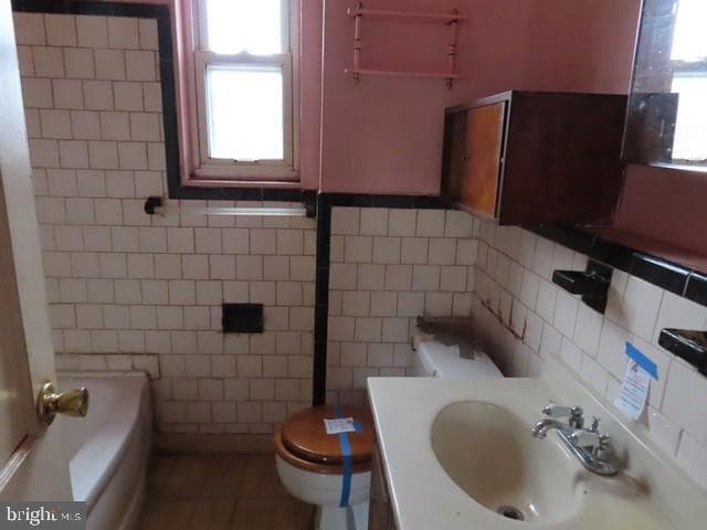 5733 2nd Street NE photo 7