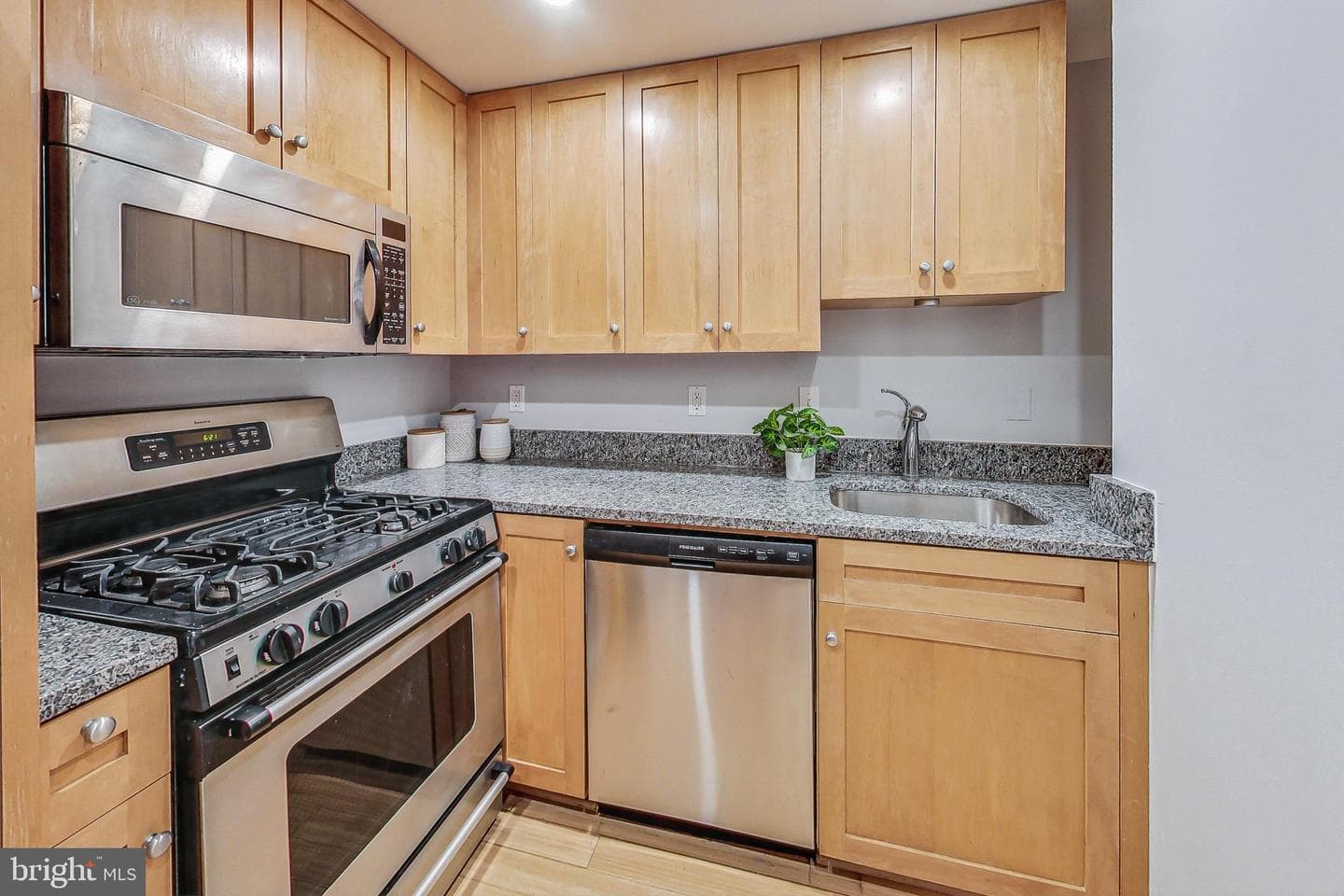 2328 Champlain Street NW #202 photo 14