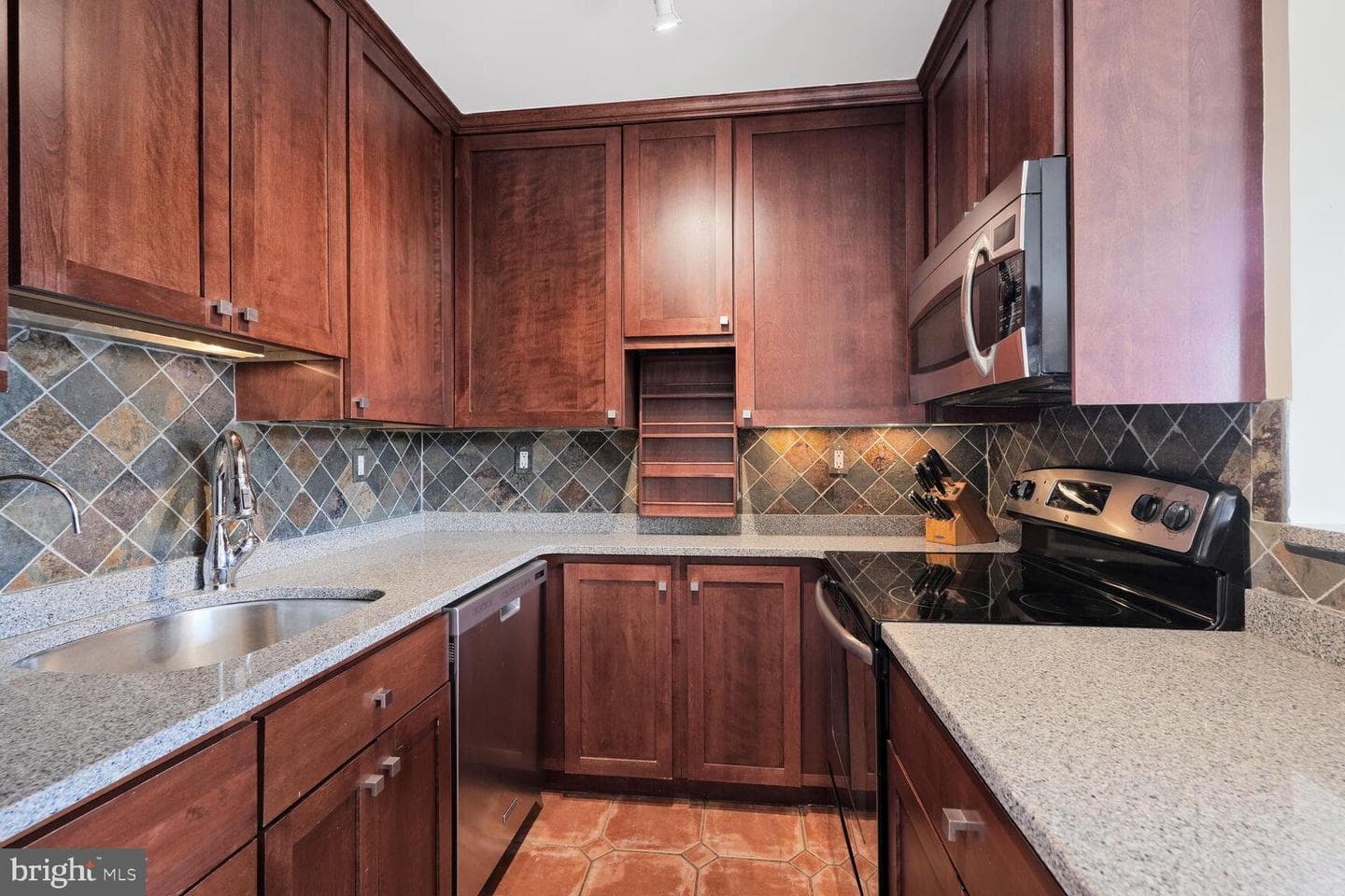 2501 Calvert Street NW #701 photo 15