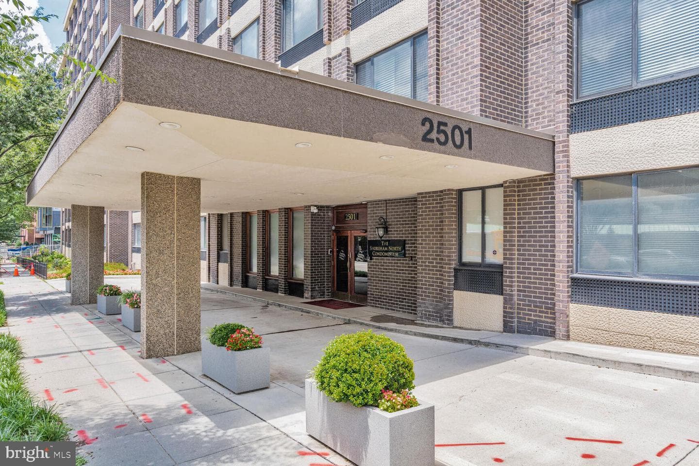 2501 Calvert Street NW #701 photo 2