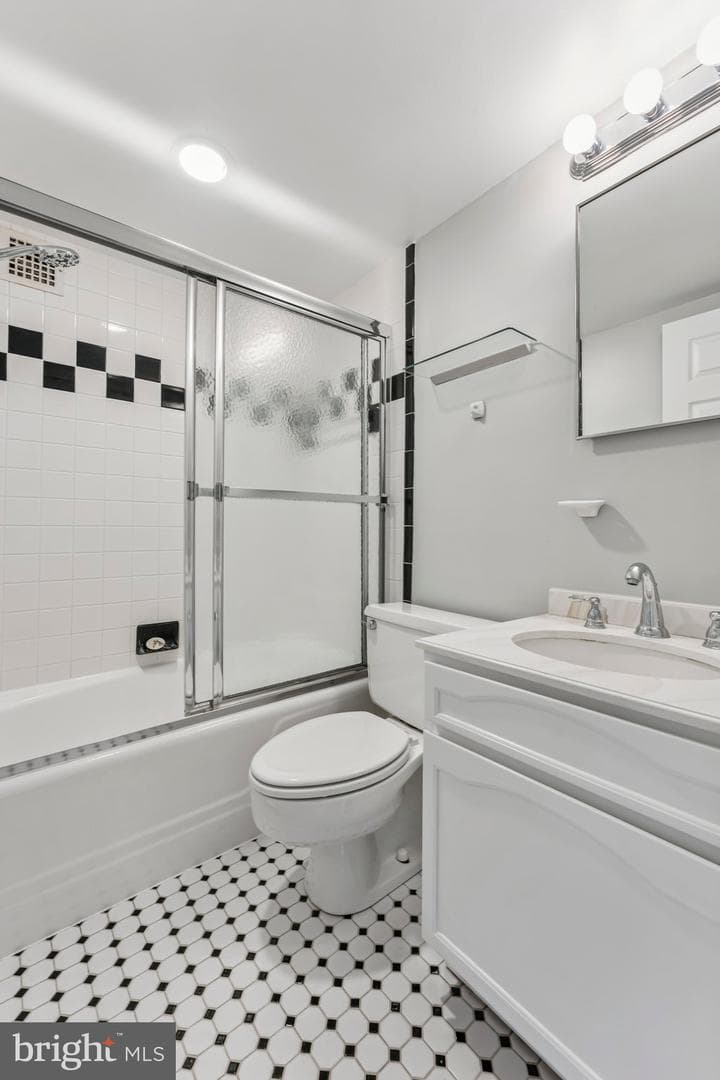 2501 Calvert Street NW #701 photo 23