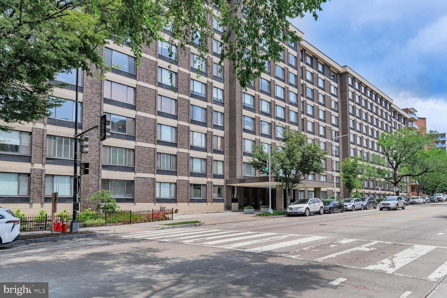 2501 Calvert Street NW #701 photo 31