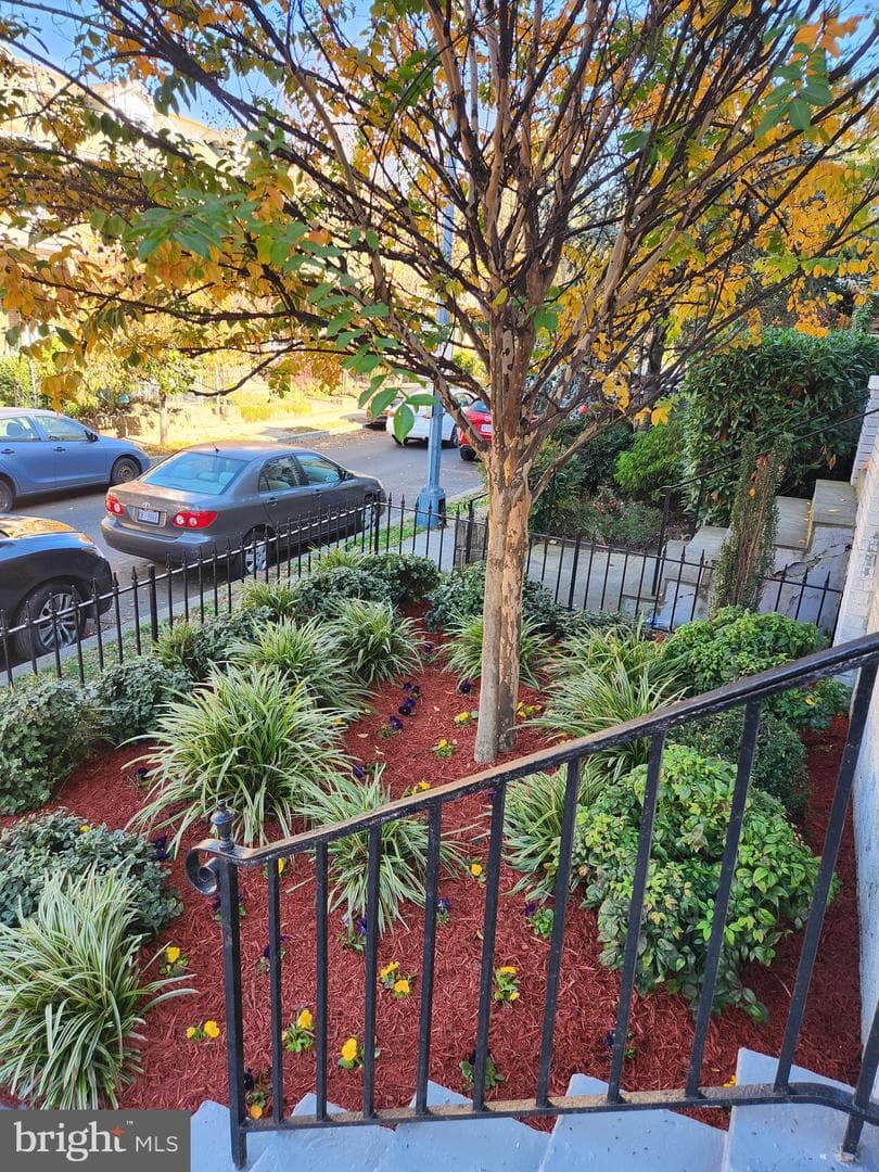 1530 Spring Place NW photo 2