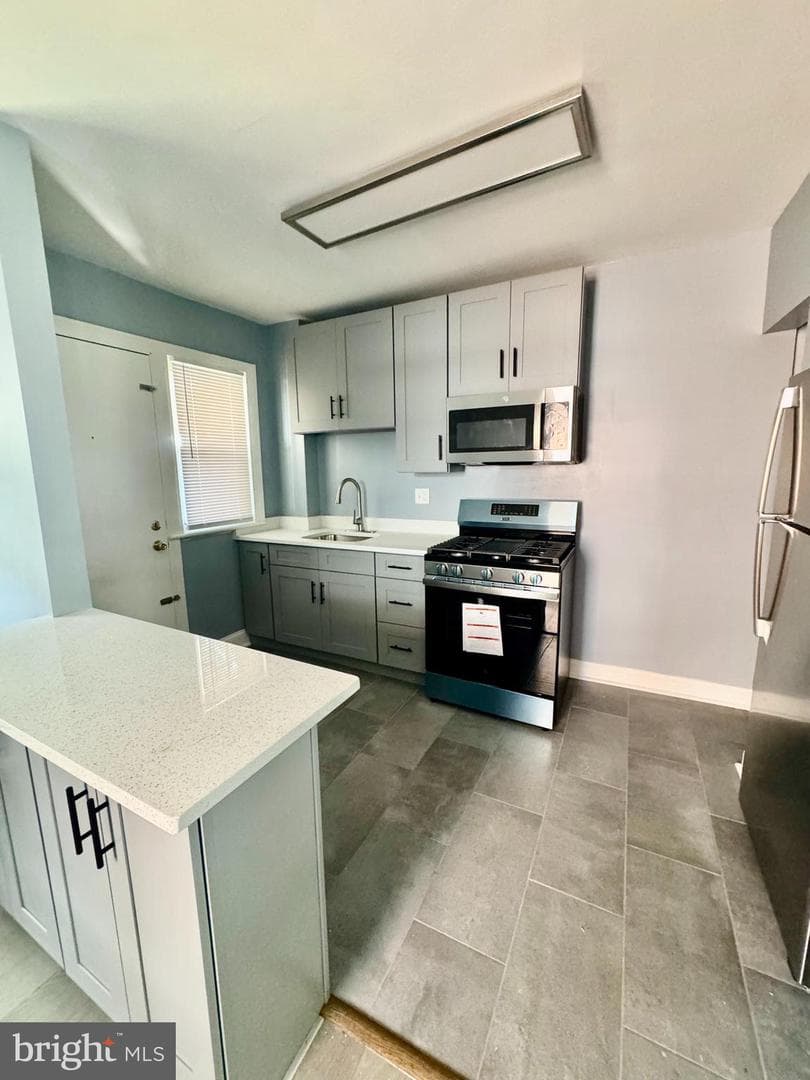 4623 Jay Street NE photo 10