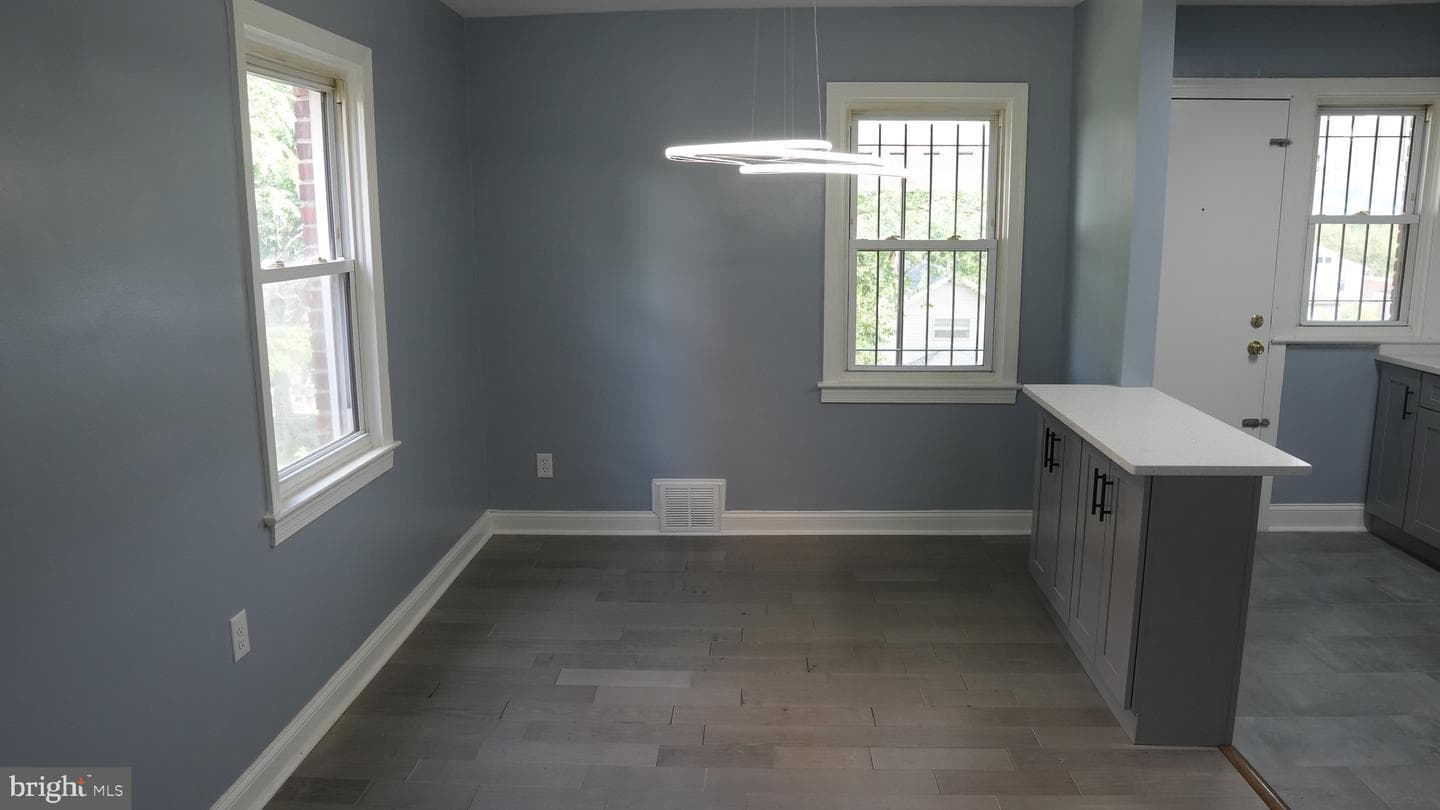 4623 Jay Street NE photo 11