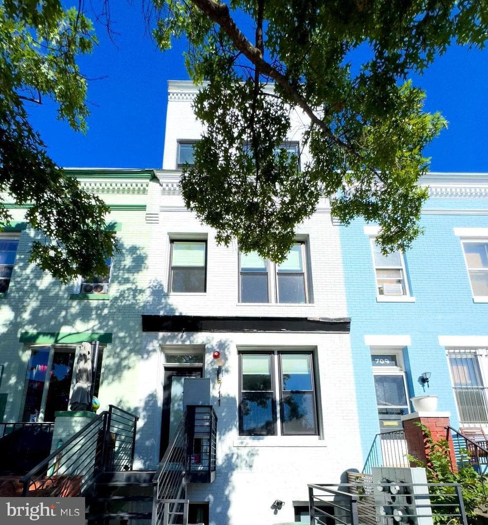 711 15th Street NE #4 photo 1