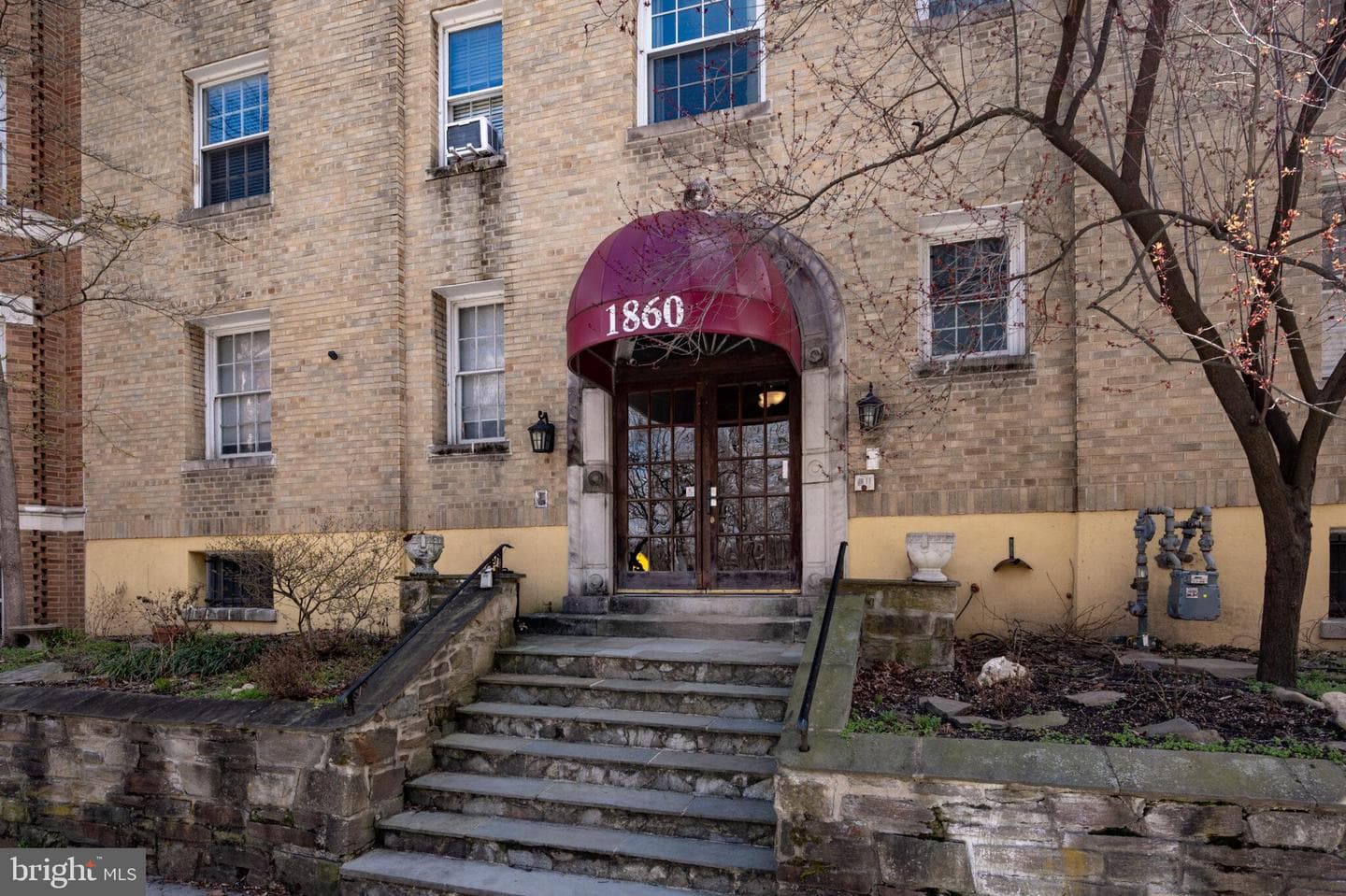 1860 Clydesdale Place NW #105 photo 55