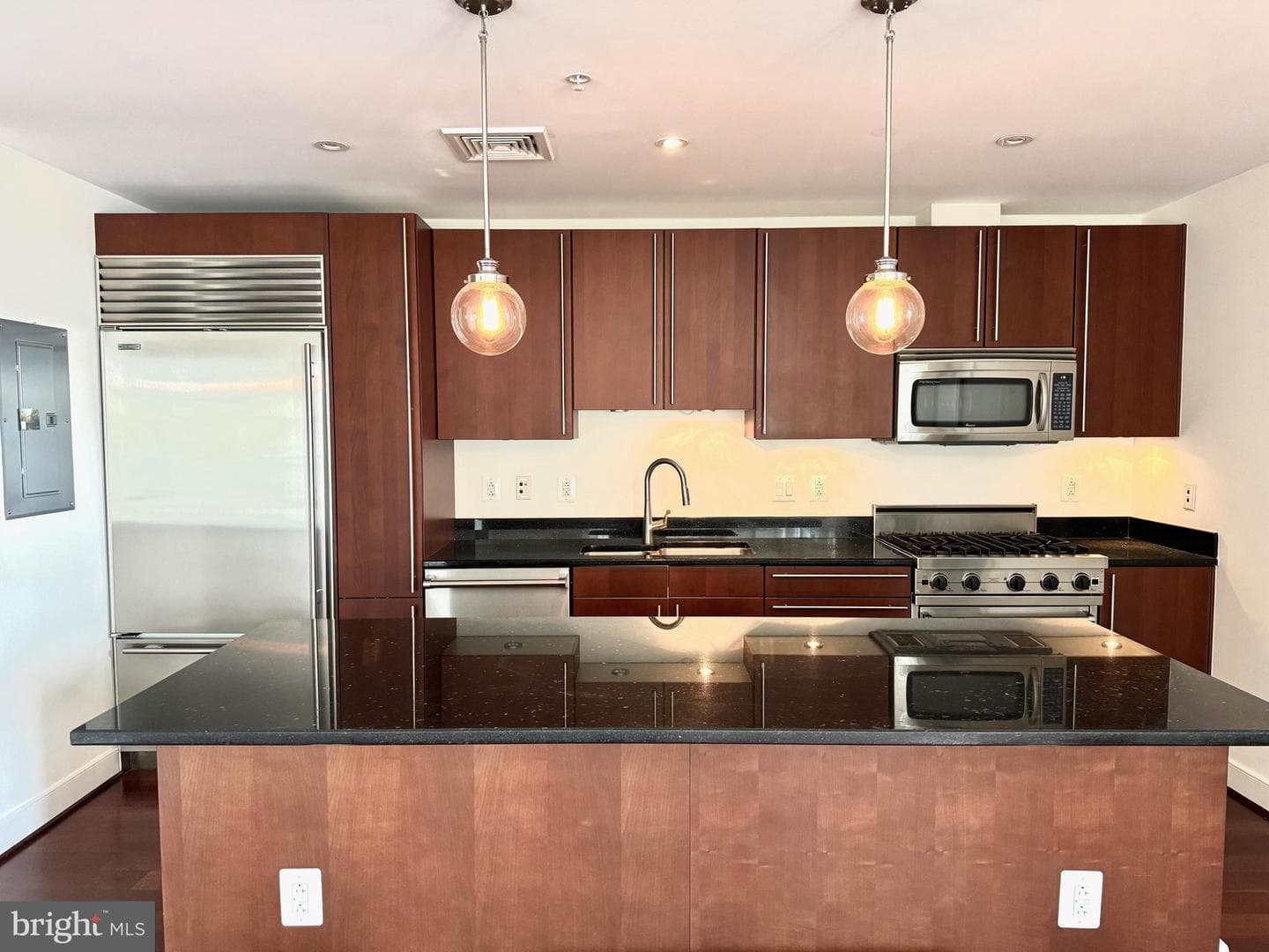 2425 L Street NW #730 photo 3