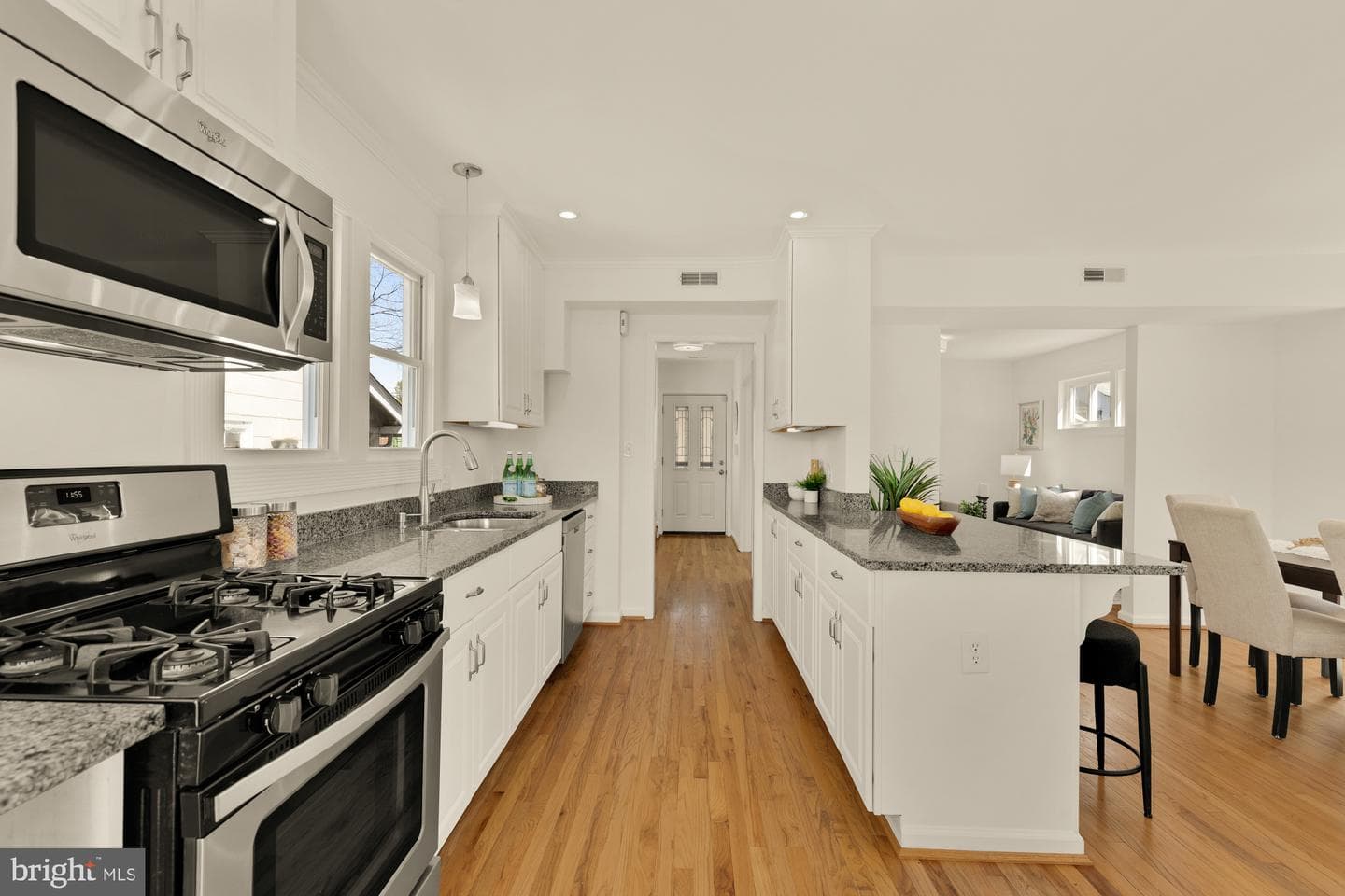 2425 Perry Street NE photo 11