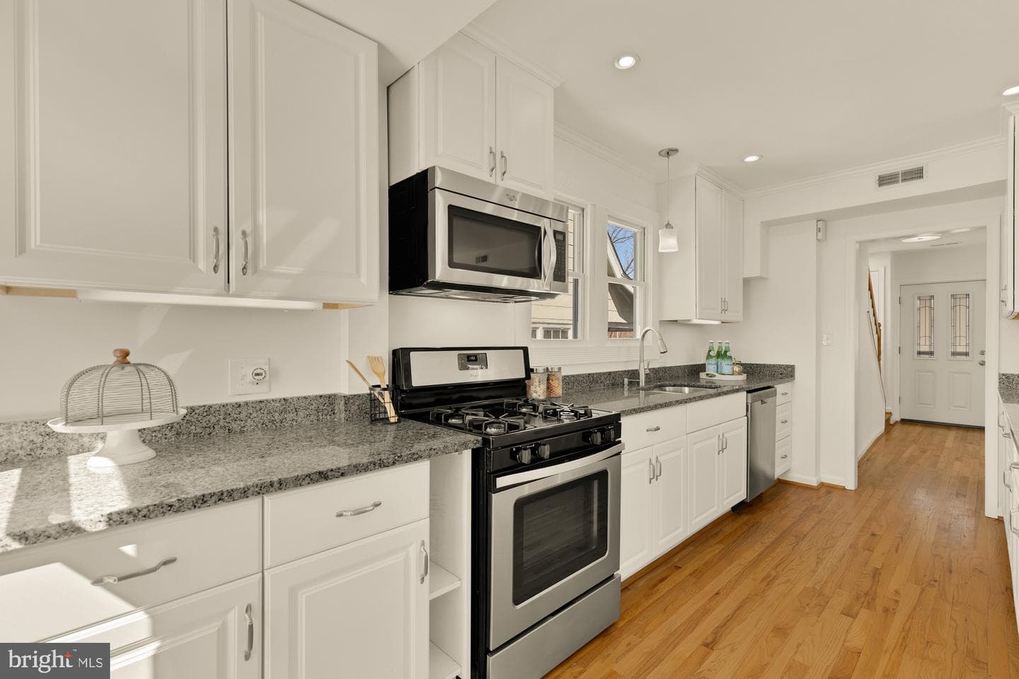 2425 Perry Street NE photo 12