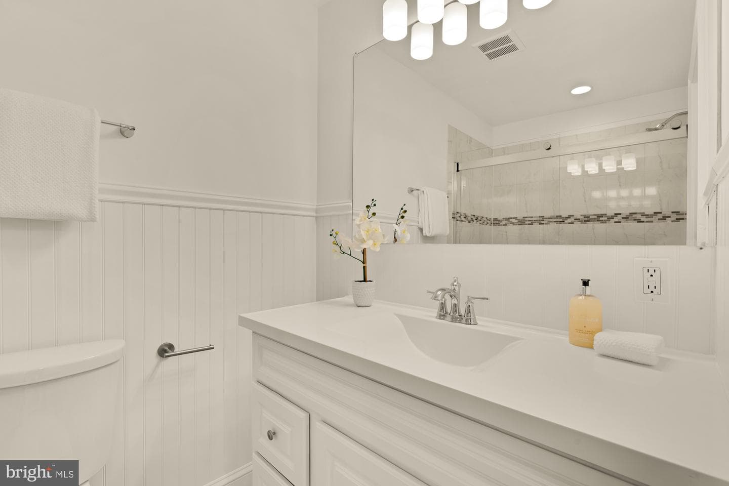 2425 Perry Street NE photo 20