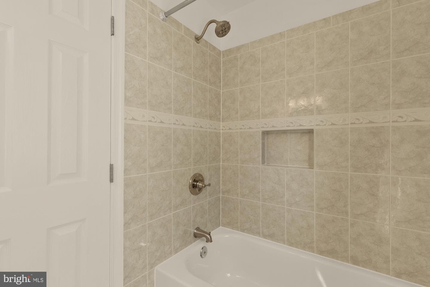 2425 Perry Street NE photo 27