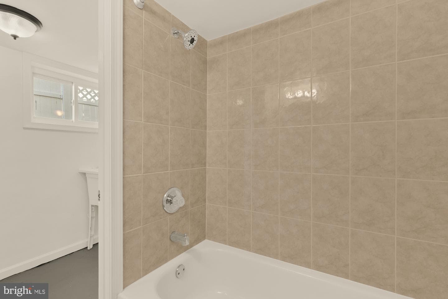 2425 Perry Street NE photo 32
