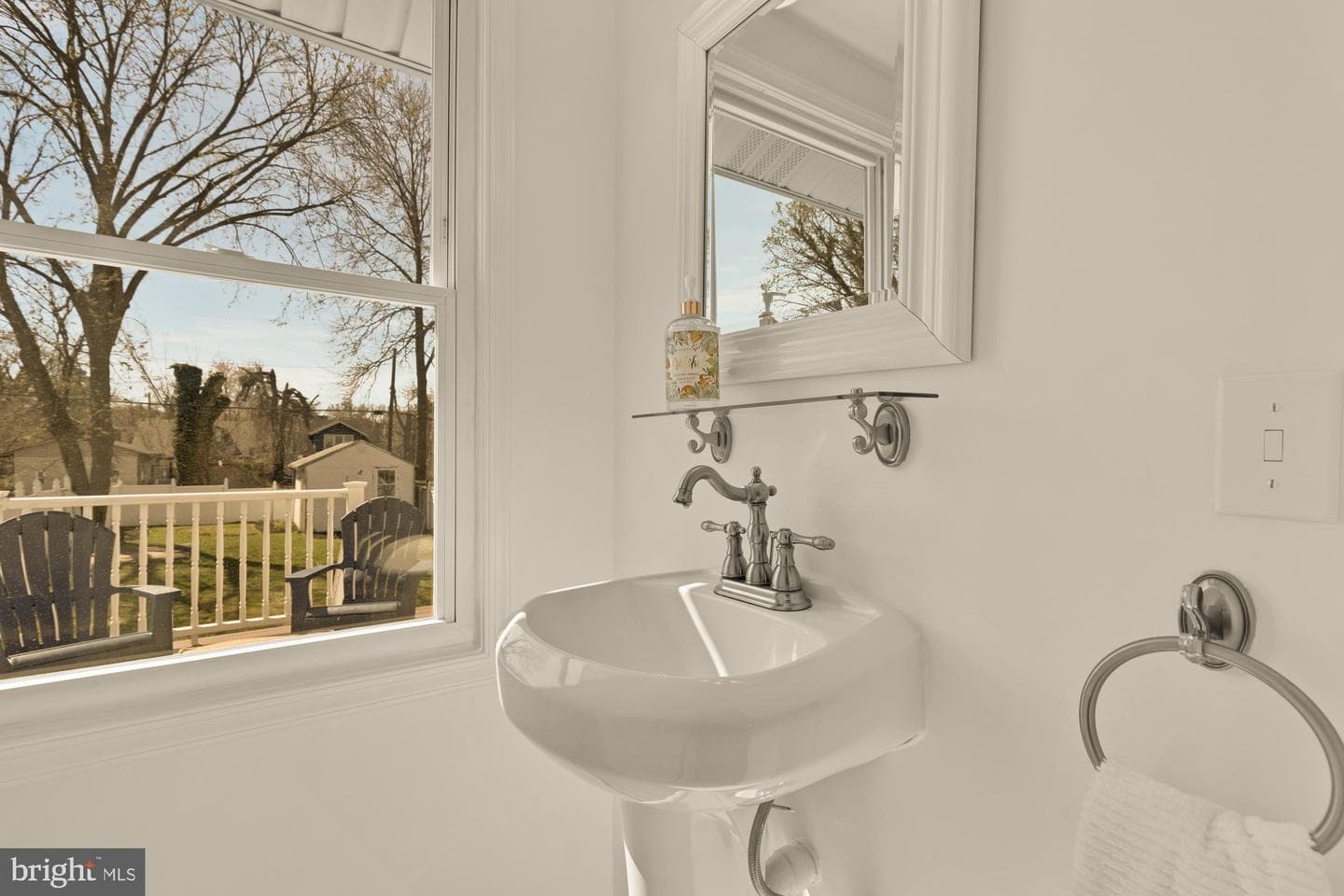 2425 Perry Street NE photo 9